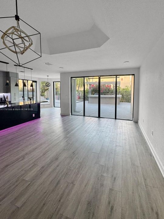 Recently Rented: $7,600 (5 beds, 3 baths, 3052 Square Feet)