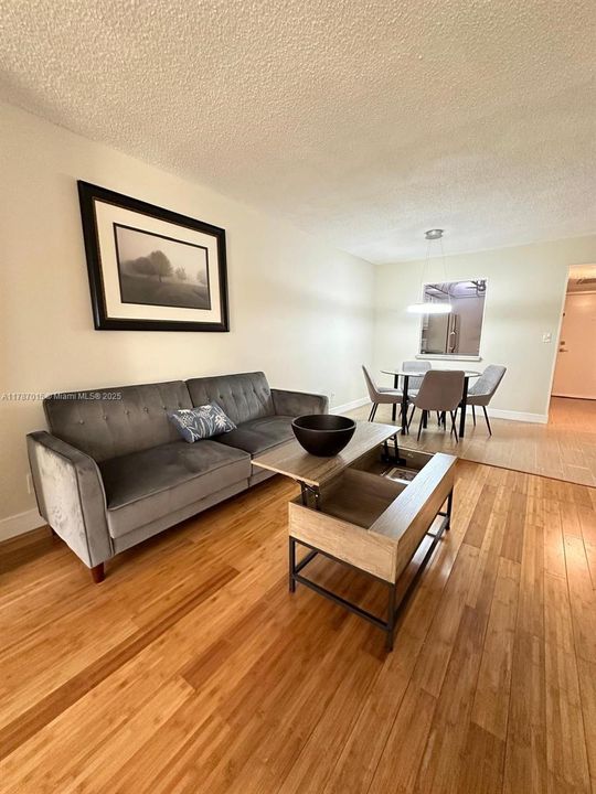 En Venta: $230,000 (1 camas, 1 baños, 820 Pies cuadrados)