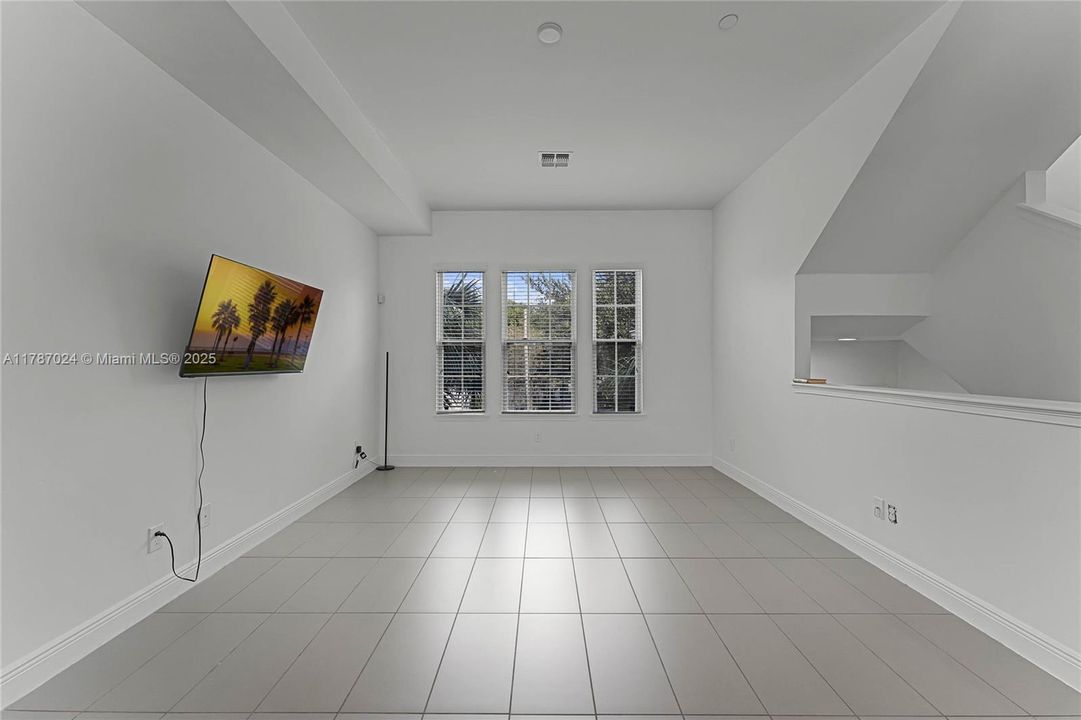 Vendido Recientemente: $480,000 (4 camas, 3 baños, 0 Pies cuadrados)