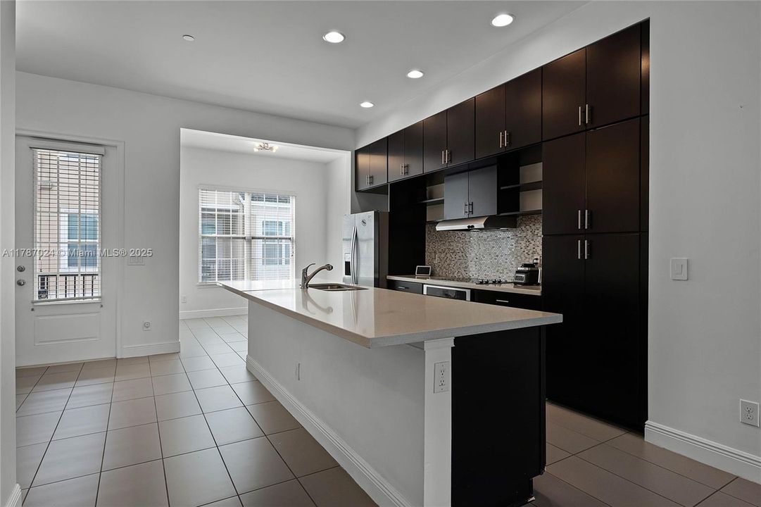 Vendido Recientemente: $480,000 (4 camas, 3 baños, 0 Pies cuadrados)