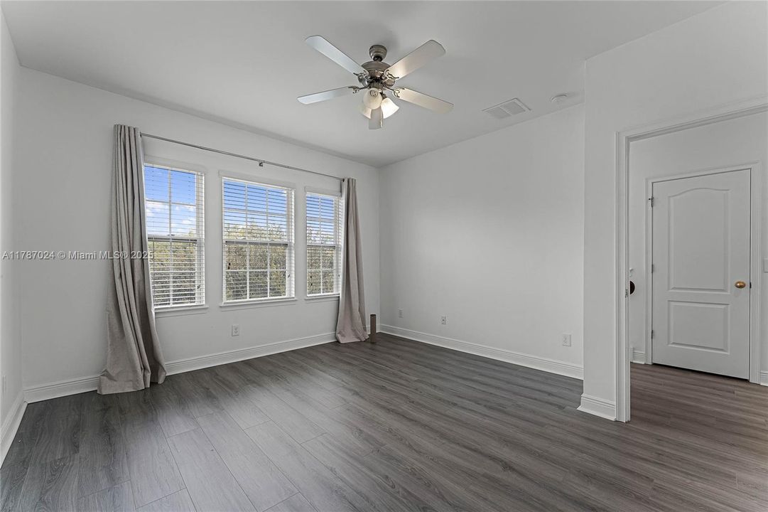 Vendido Recientemente: $480,000 (4 camas, 3 baños, 0 Pies cuadrados)