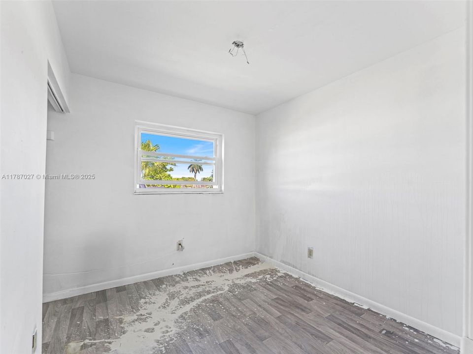 Recently Sold: $430,000 (4 beds, 2 baths, 1536 Square Feet)