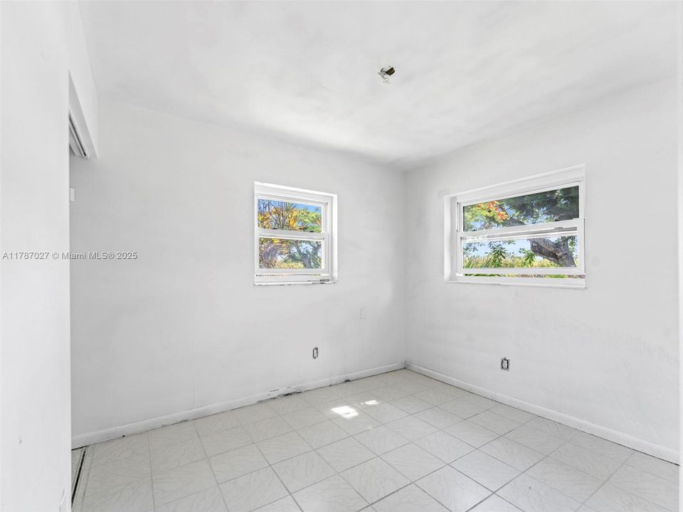 Recently Sold: $430,000 (4 beds, 2 baths, 1536 Square Feet)