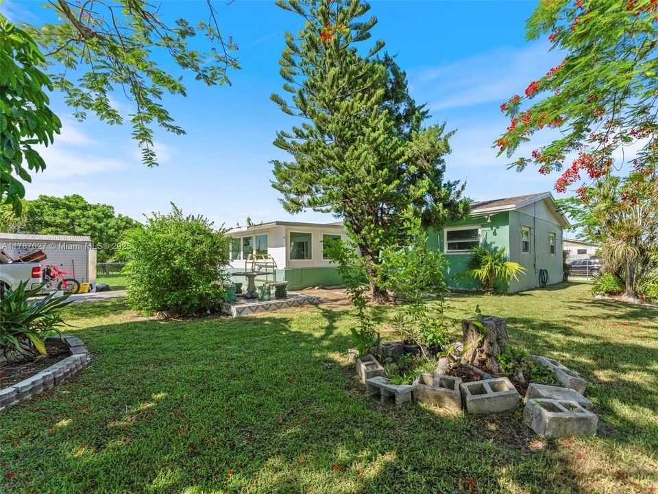 Recently Sold: $430,000 (4 beds, 2 baths, 1536 Square Feet)