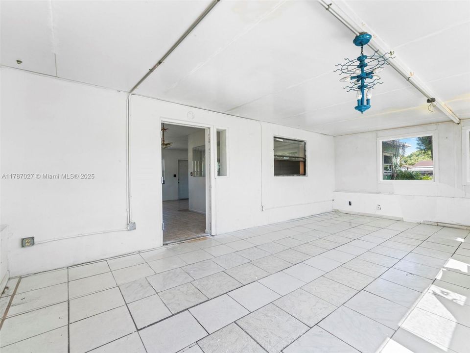 Recently Sold: $430,000 (4 beds, 2 baths, 1536 Square Feet)