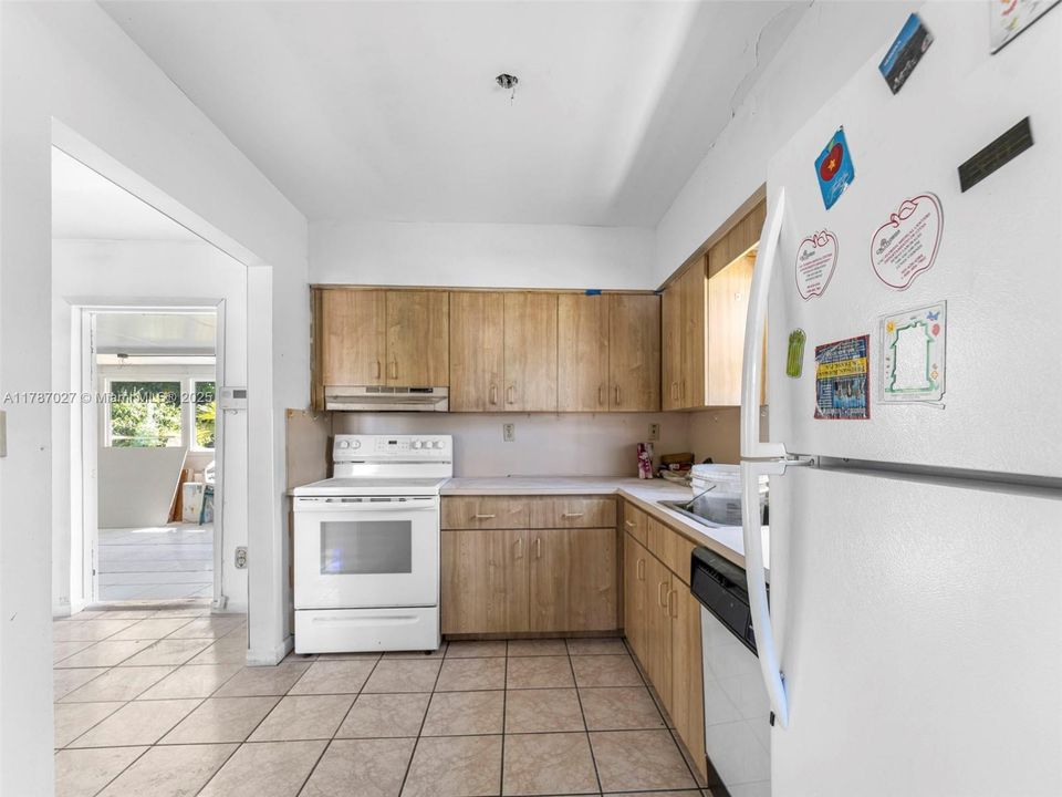 Recently Sold: $430,000 (4 beds, 2 baths, 1536 Square Feet)