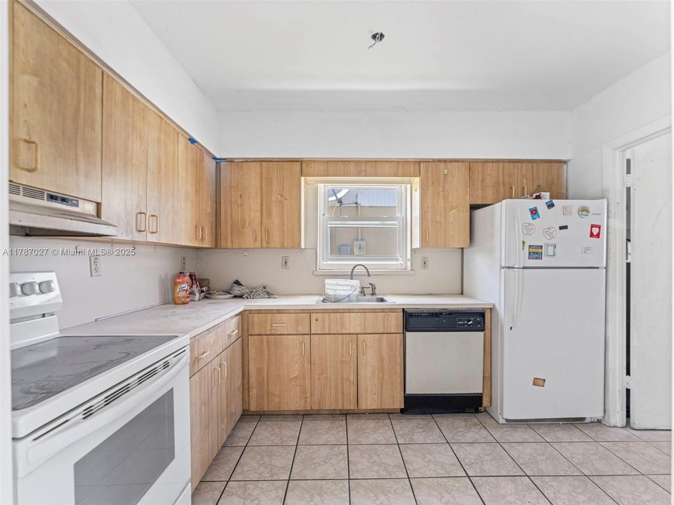 Recently Sold: $430,000 (4 beds, 2 baths, 1536 Square Feet)