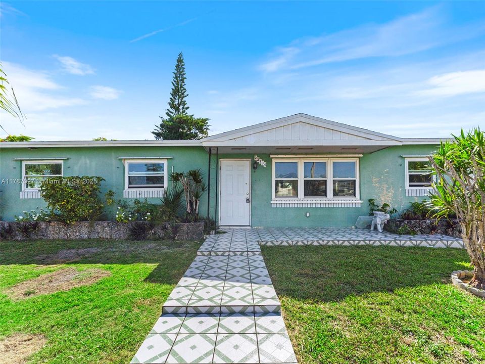 Recently Sold: $430,000 (4 beds, 2 baths, 1536 Square Feet)