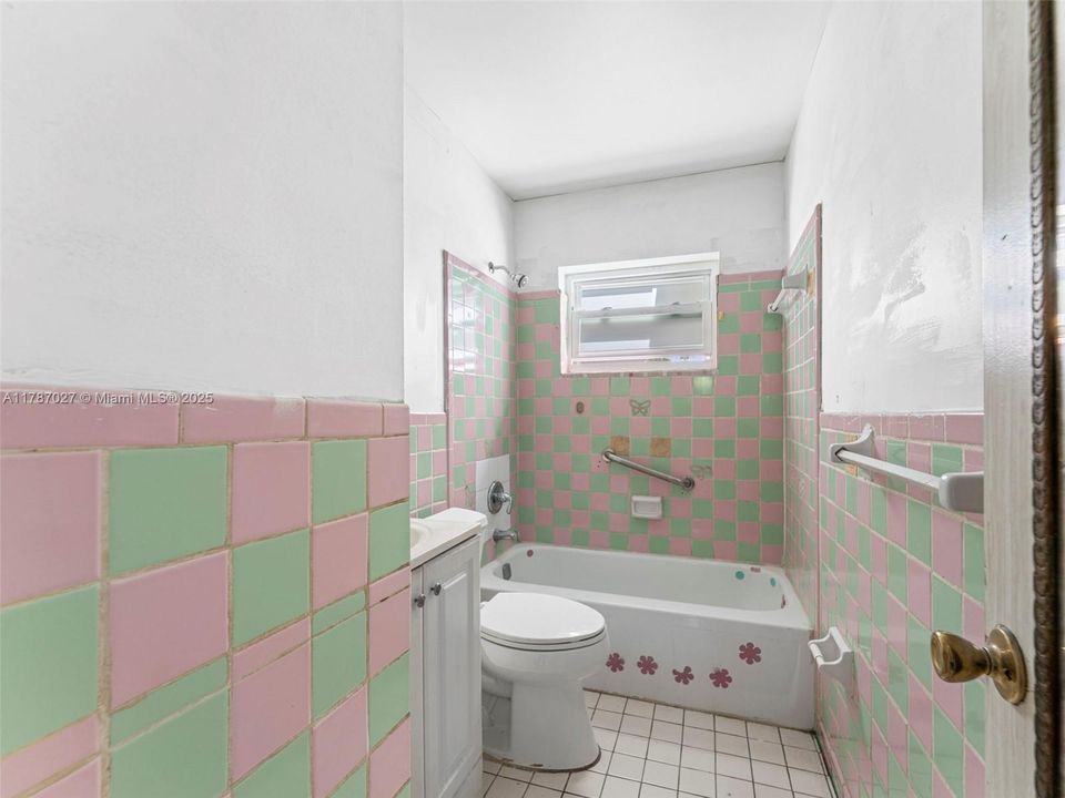 Recently Sold: $430,000 (4 beds, 2 baths, 1536 Square Feet)