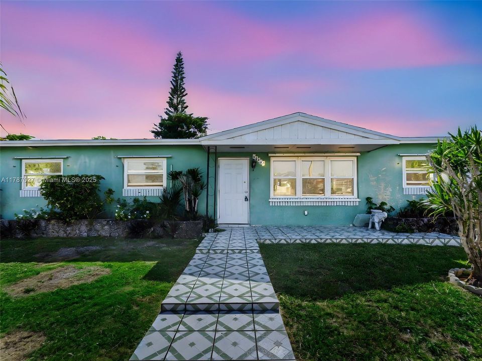 Recently Sold: $430,000 (4 beds, 2 baths, 1536 Square Feet)