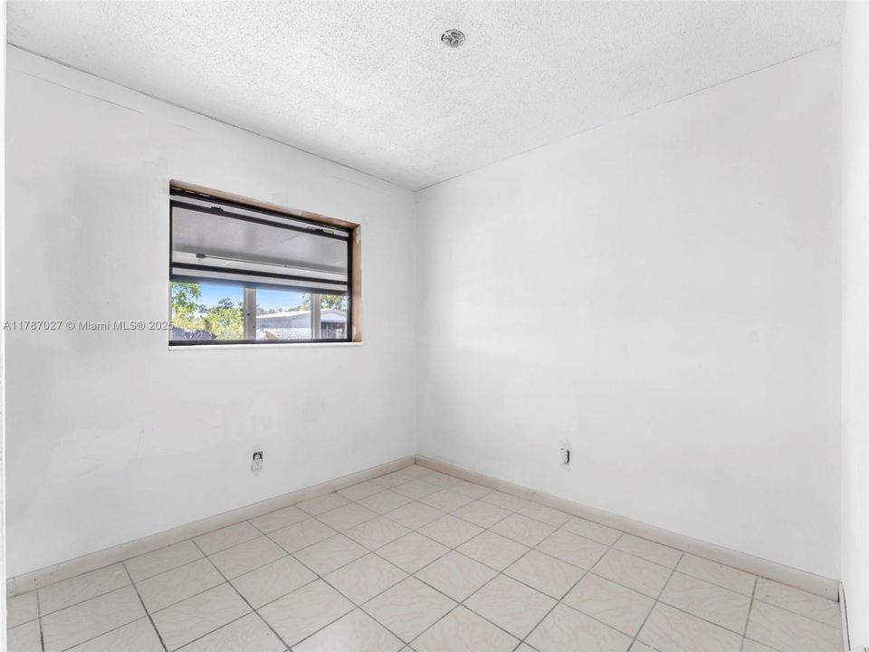 Recently Sold: $430,000 (4 beds, 2 baths, 1536 Square Feet)