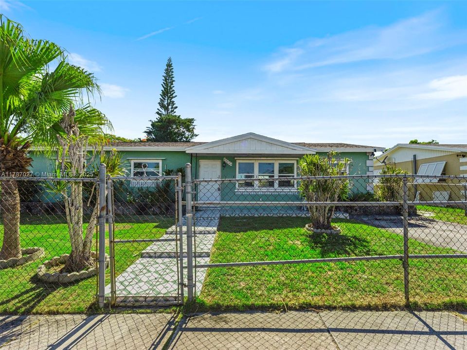 Recently Sold: $430,000 (4 beds, 2 baths, 1536 Square Feet)