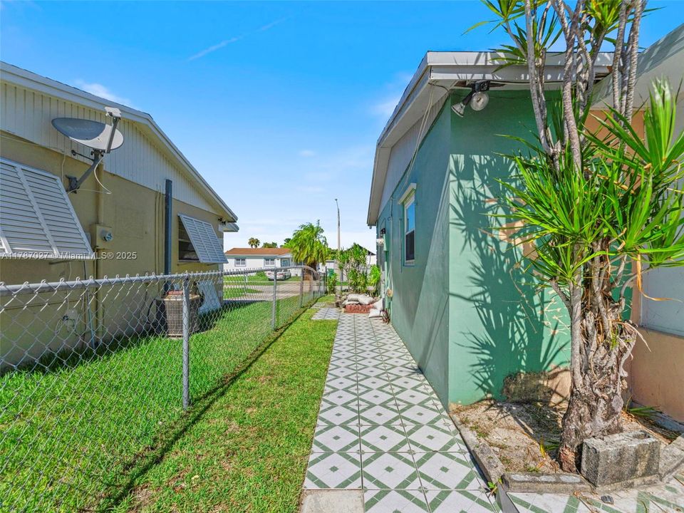 Recently Sold: $430,000 (4 beds, 2 baths, 1536 Square Feet)
