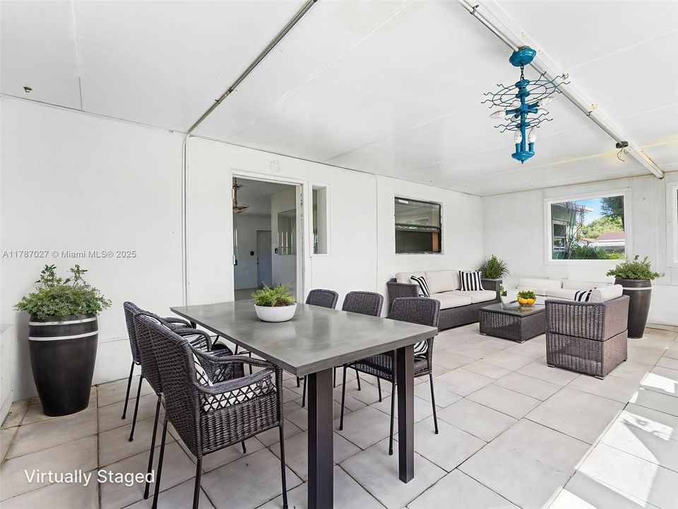 Recently Sold: $430,000 (4 beds, 2 baths, 1536 Square Feet)