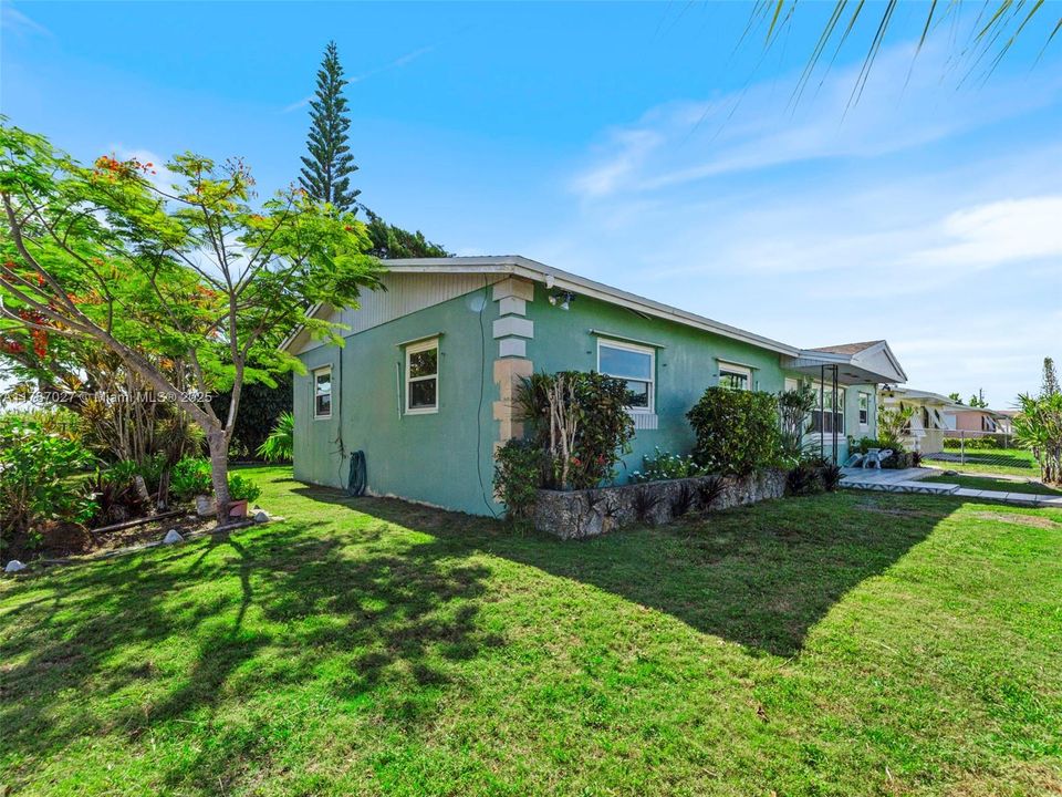 Recently Sold: $430,000 (4 beds, 2 baths, 1536 Square Feet)