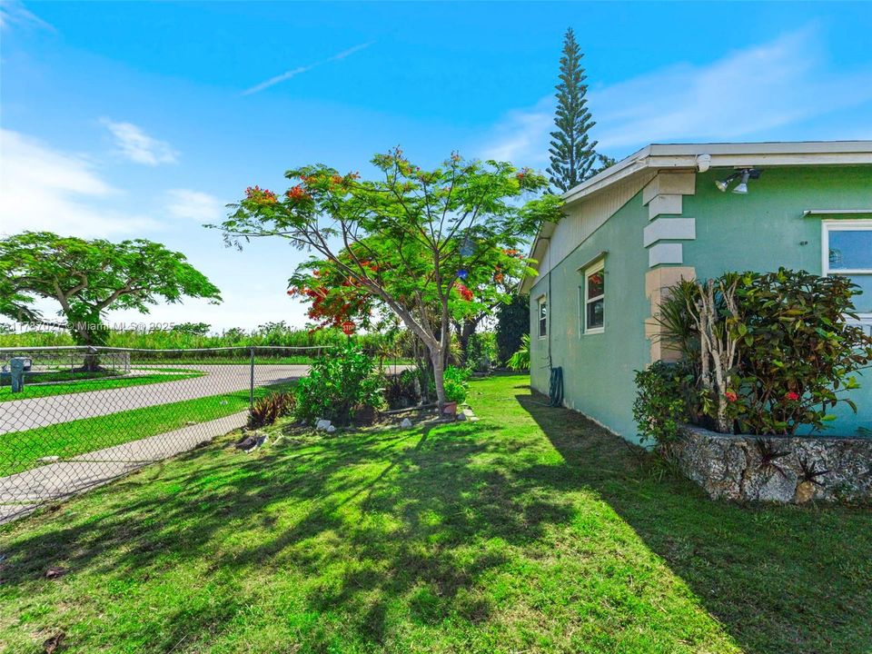 Recently Sold: $430,000 (4 beds, 2 baths, 1536 Square Feet)