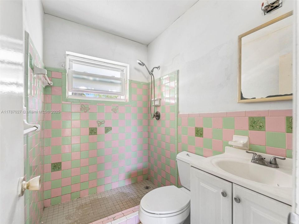 Recently Sold: $430,000 (4 beds, 2 baths, 1536 Square Feet)