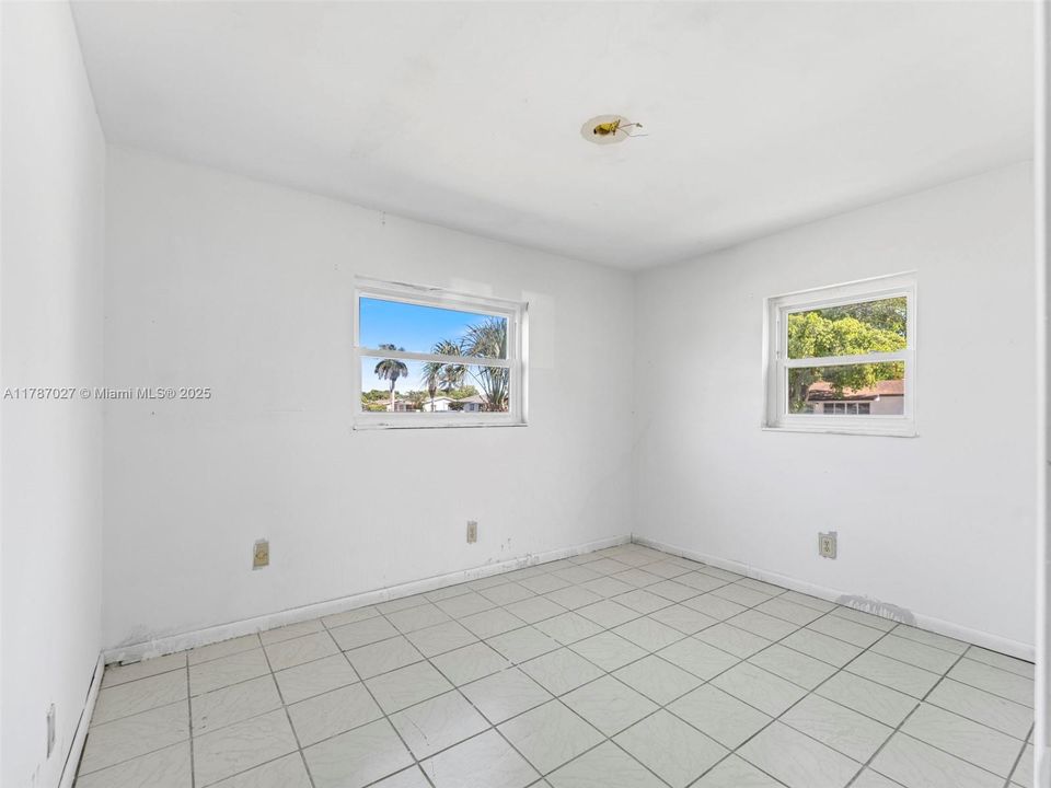 Recently Sold: $430,000 (4 beds, 2 baths, 1536 Square Feet)