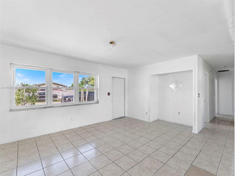 Recently Sold: $430,000 (4 beds, 2 baths, 1536 Square Feet)