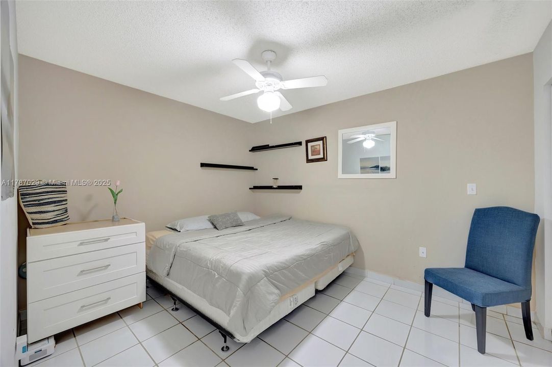 Vendido Recientemente: $700,000 (4 camas, 2 baños, 1974 Pies cuadrados)