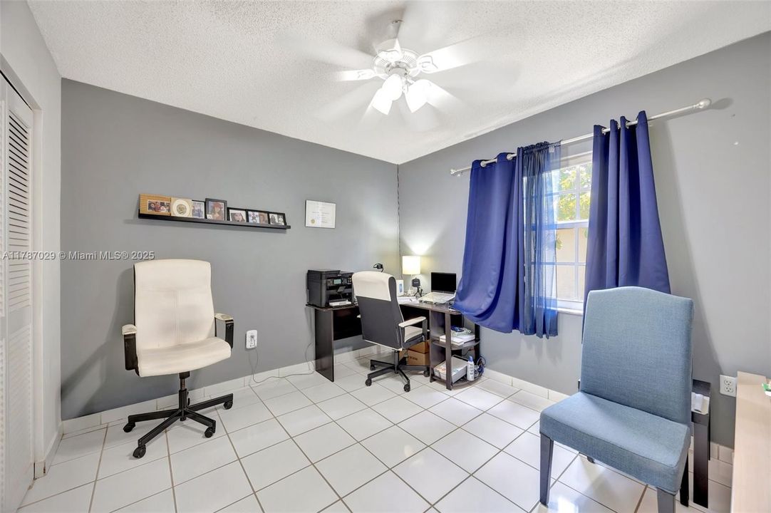 Vendido Recientemente: $700,000 (4 camas, 2 baños, 1974 Pies cuadrados)