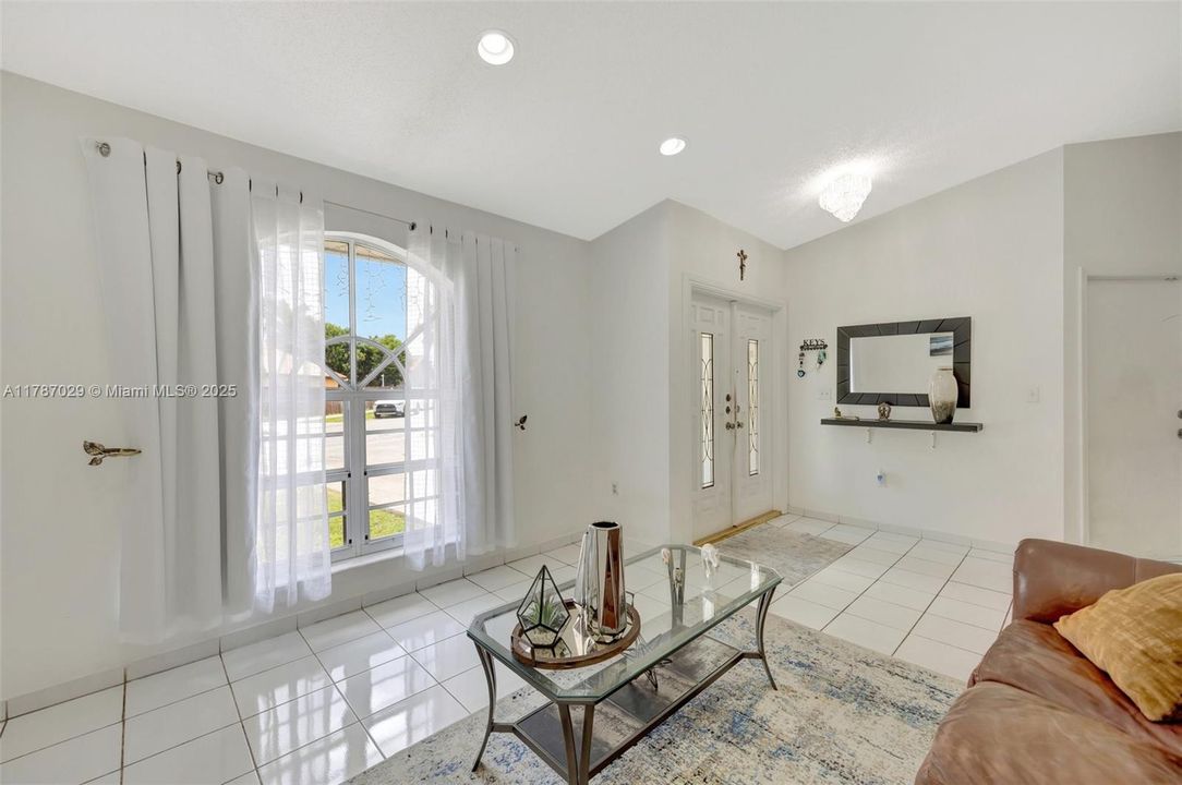 Vendido Recientemente: $700,000 (4 camas, 2 baños, 1974 Pies cuadrados)