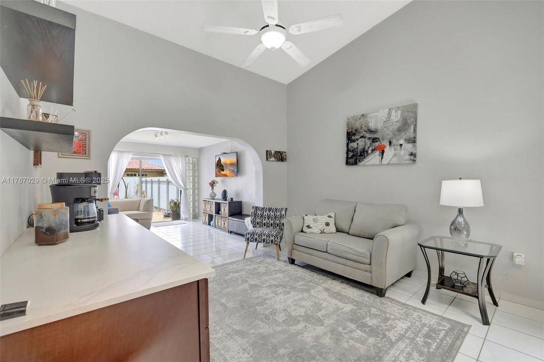 Vendido Recientemente: $700,000 (4 camas, 2 baños, 1974 Pies cuadrados)