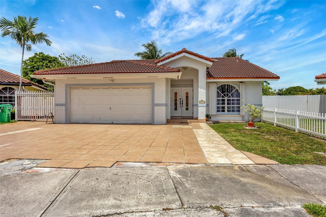 Vendido Recientemente: $700,000 (4 camas, 2 baños, 1974 Pies cuadrados)