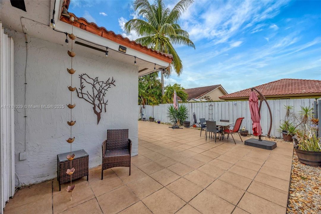 Vendido Recientemente: $700,000 (4 camas, 2 baños, 1974 Pies cuadrados)