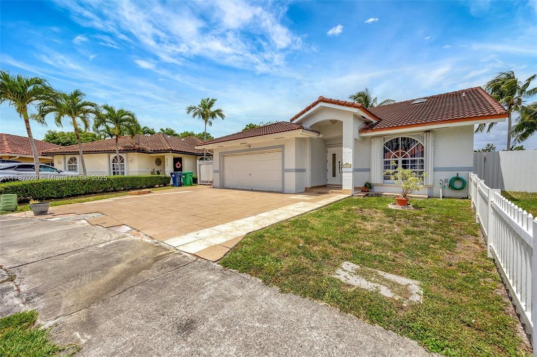 Vendido Recientemente: $700,000 (4 camas, 2 baños, 1974 Pies cuadrados)