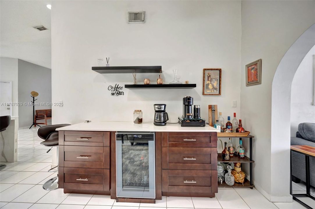 Vendido Recientemente: $700,000 (4 camas, 2 baños, 1974 Pies cuadrados)