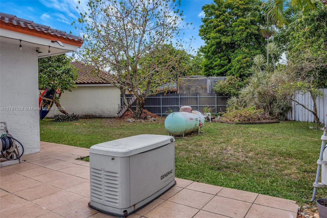 Vendido Recientemente: $700,000 (4 camas, 2 baños, 1974 Pies cuadrados)