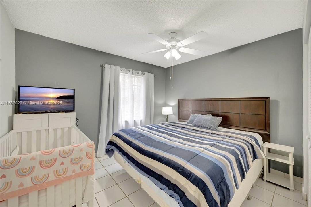 Vendido Recientemente: $700,000 (4 camas, 2 baños, 1974 Pies cuadrados)