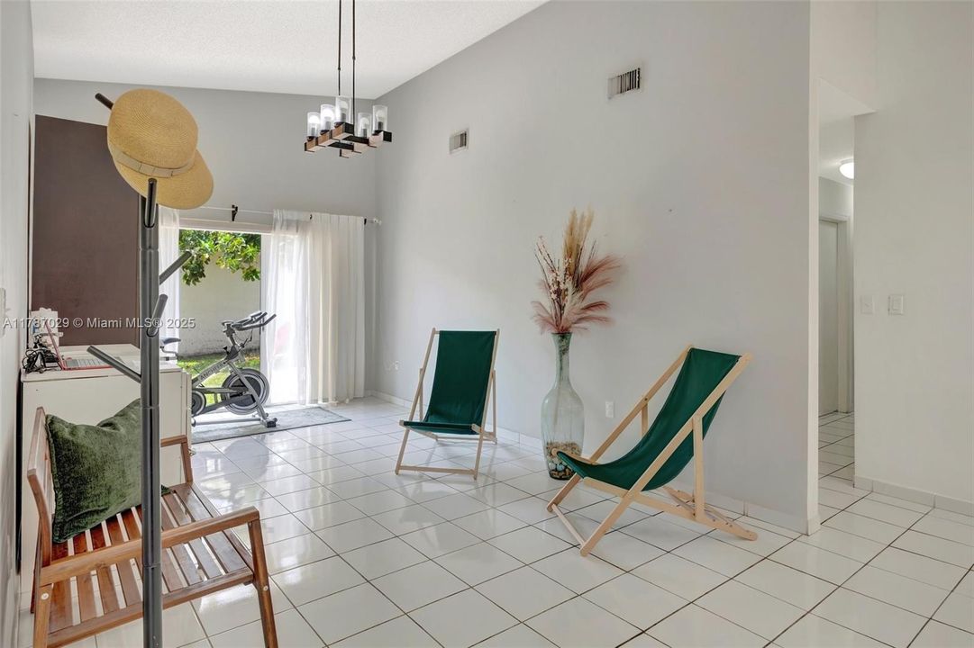 Vendido Recientemente: $700,000 (4 camas, 2 baños, 1974 Pies cuadrados)