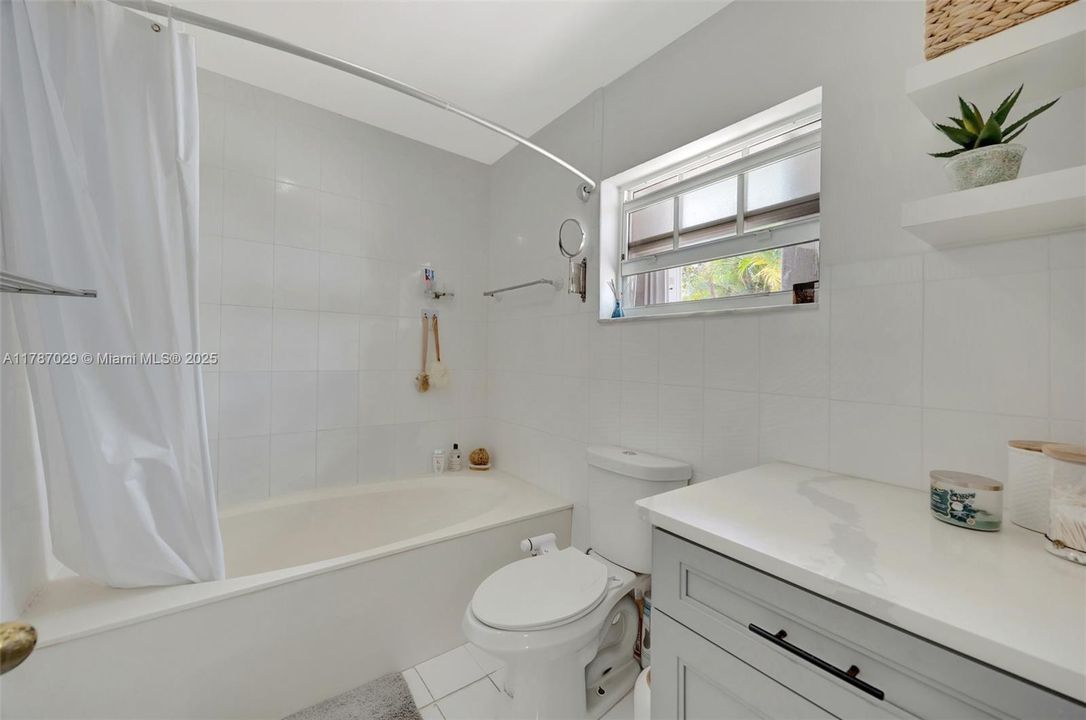 Vendido Recientemente: $700,000 (4 camas, 2 baños, 1974 Pies cuadrados)