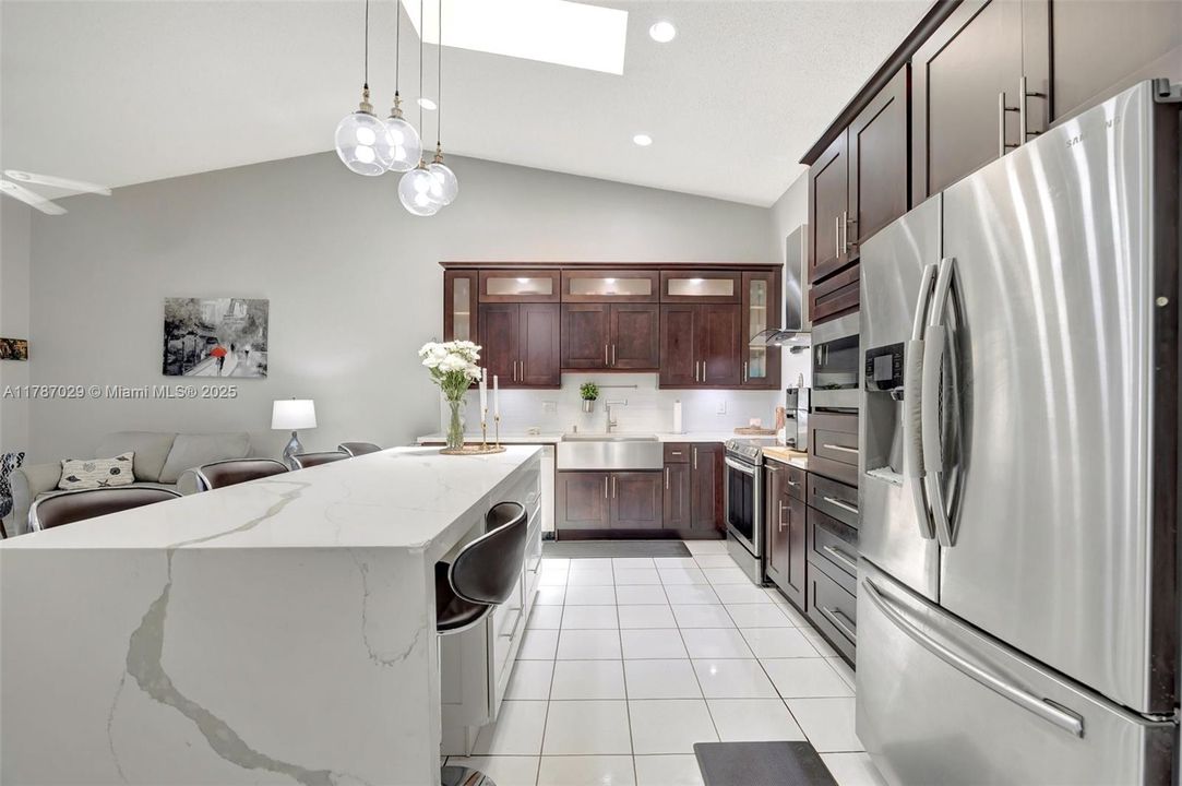 Vendido Recientemente: $700,000 (4 camas, 2 baños, 1974 Pies cuadrados)