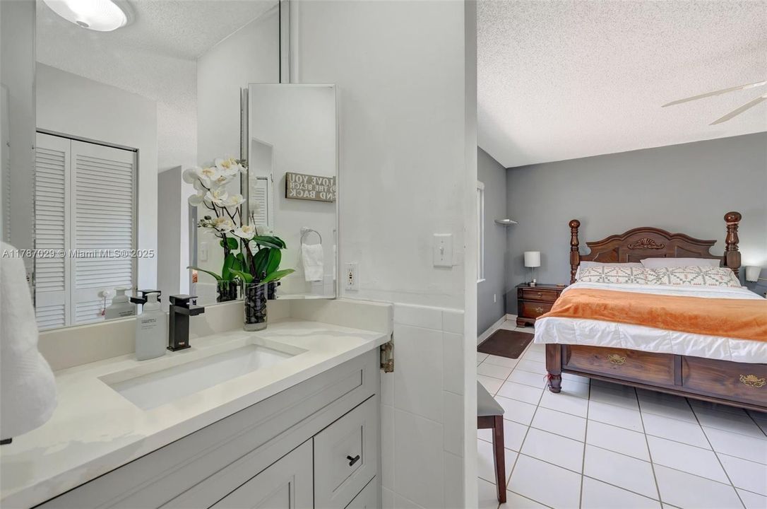 Vendido Recientemente: $700,000 (4 camas, 2 baños, 1974 Pies cuadrados)