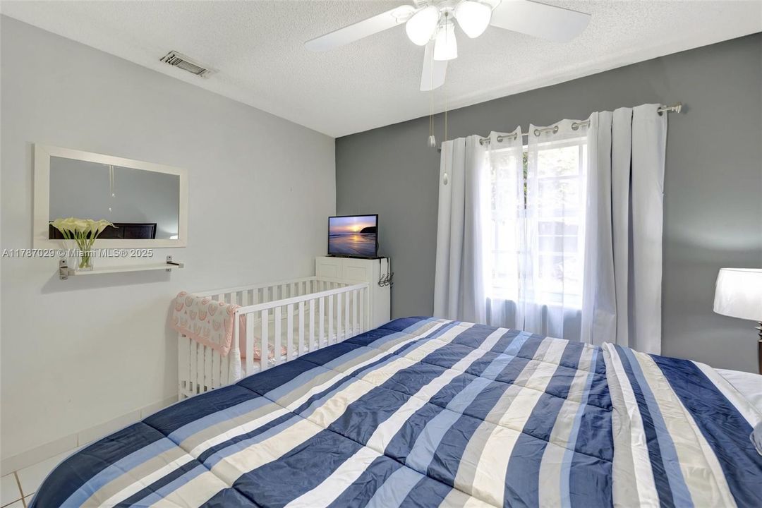 Vendido Recientemente: $700,000 (4 camas, 2 baños, 1974 Pies cuadrados)