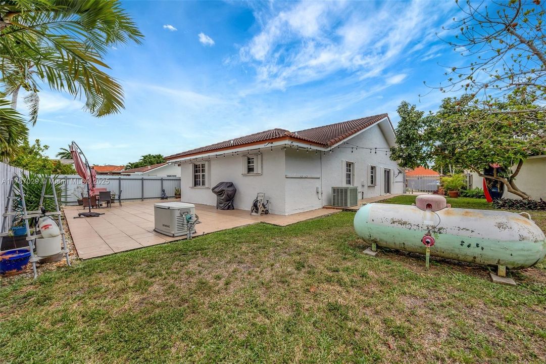 Vendido Recientemente: $700,000 (4 camas, 2 baños, 1974 Pies cuadrados)