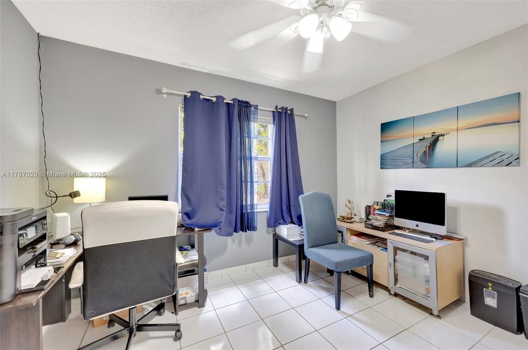 Vendido Recientemente: $700,000 (4 camas, 2 baños, 1974 Pies cuadrados)