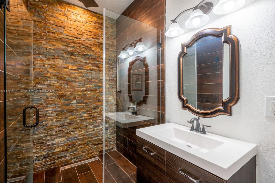 Recently Sold: $525,000 (4 beds, 2 baths, 1580 Square Feet)