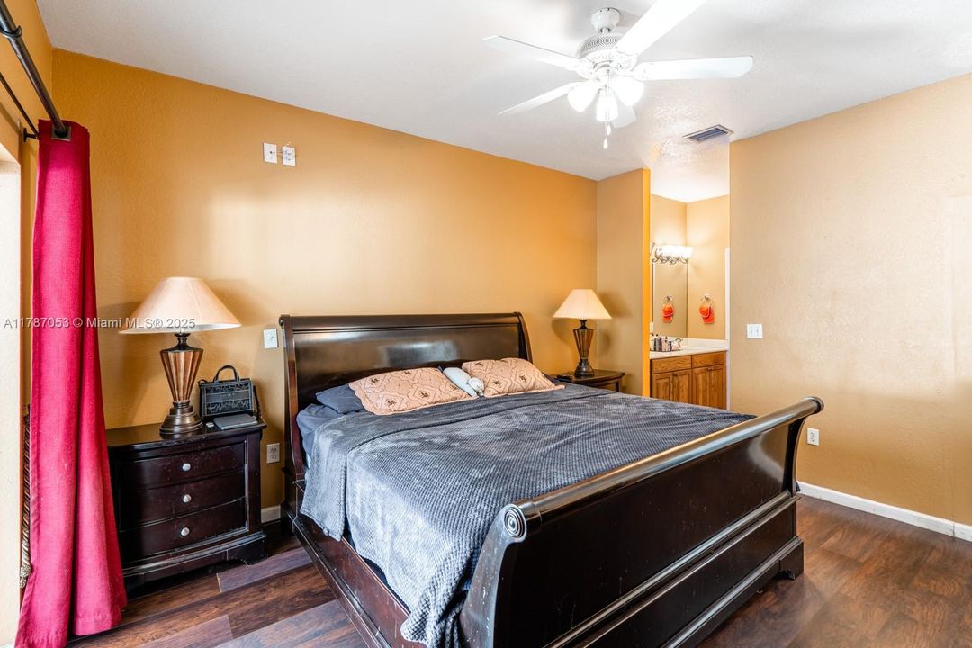 Recently Sold: $525,000 (4 beds, 2 baths, 1580 Square Feet)