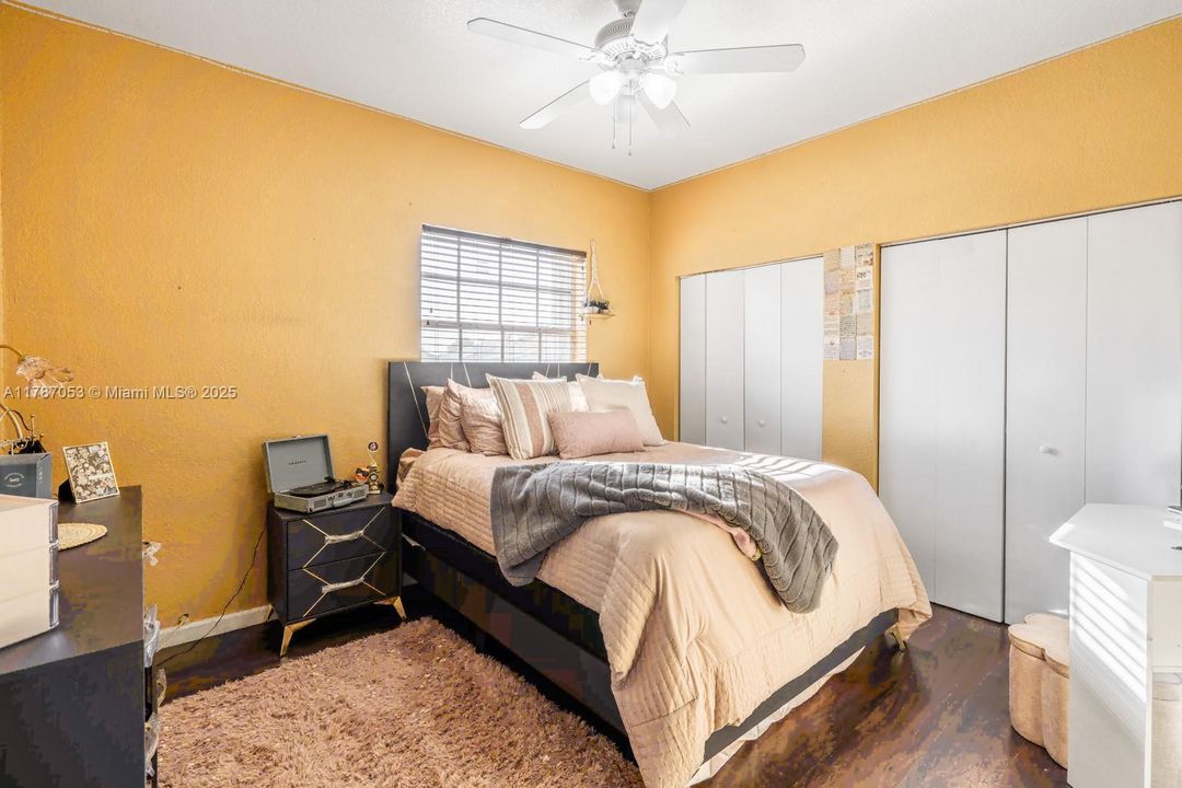 Recently Sold: $525,000 (4 beds, 2 baths, 1580 Square Feet)