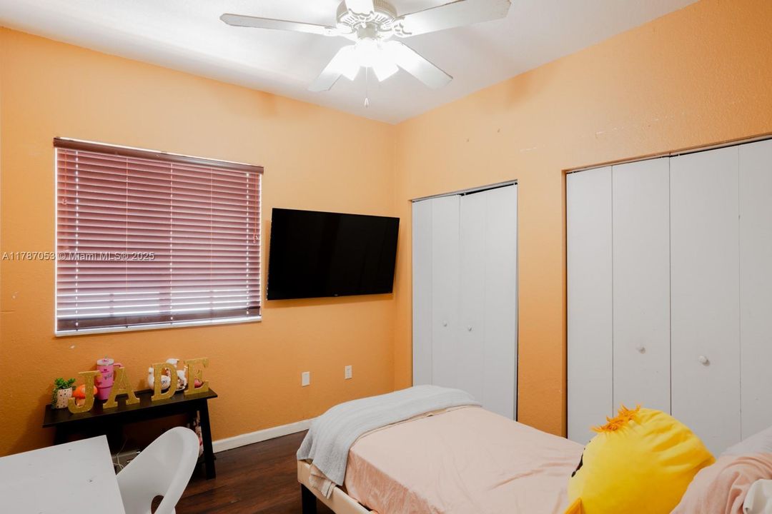 Recently Sold: $525,000 (4 beds, 2 baths, 1580 Square Feet)