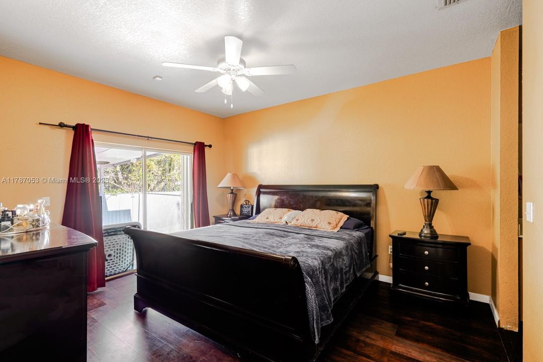 Recently Sold: $525,000 (4 beds, 2 baths, 1580 Square Feet)