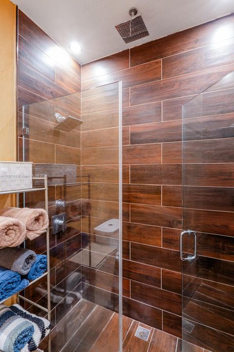 Recently Sold: $525,000 (4 beds, 2 baths, 1580 Square Feet)