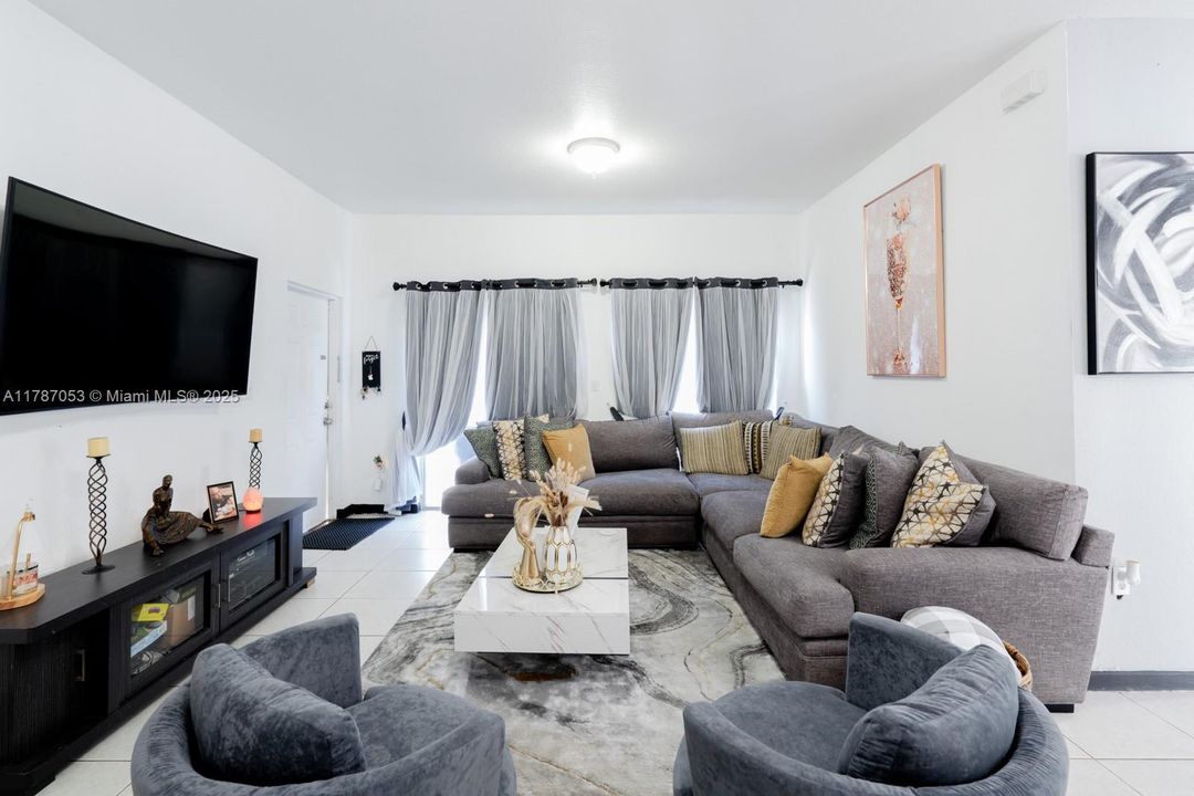 Recently Sold: $525,000 (4 beds, 2 baths, 1580 Square Feet)