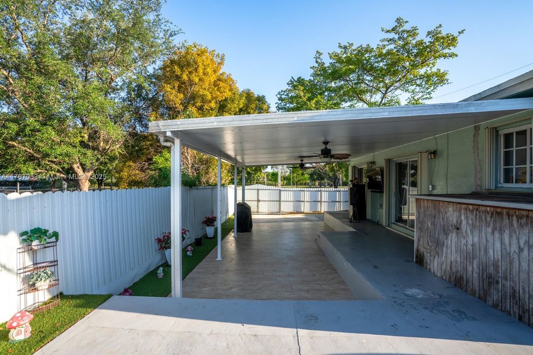 Recently Sold: $525,000 (4 beds, 2 baths, 1580 Square Feet)