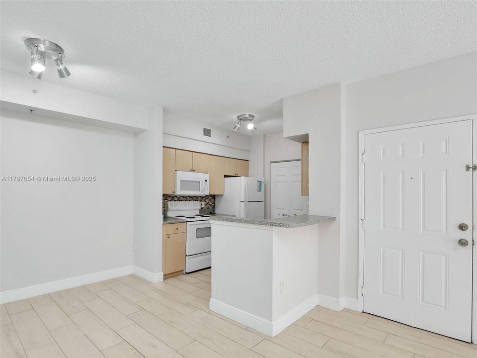 Недавно арендовано: $1,800 (1 спален, 1 ванн, 744 Квадратных фут)