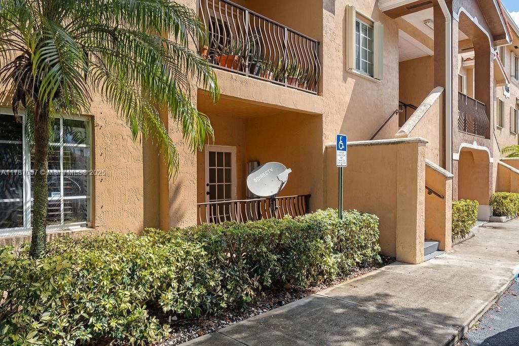 Recently Sold: $350,000 (3 beds, 2 baths, 1220 Square Feet)